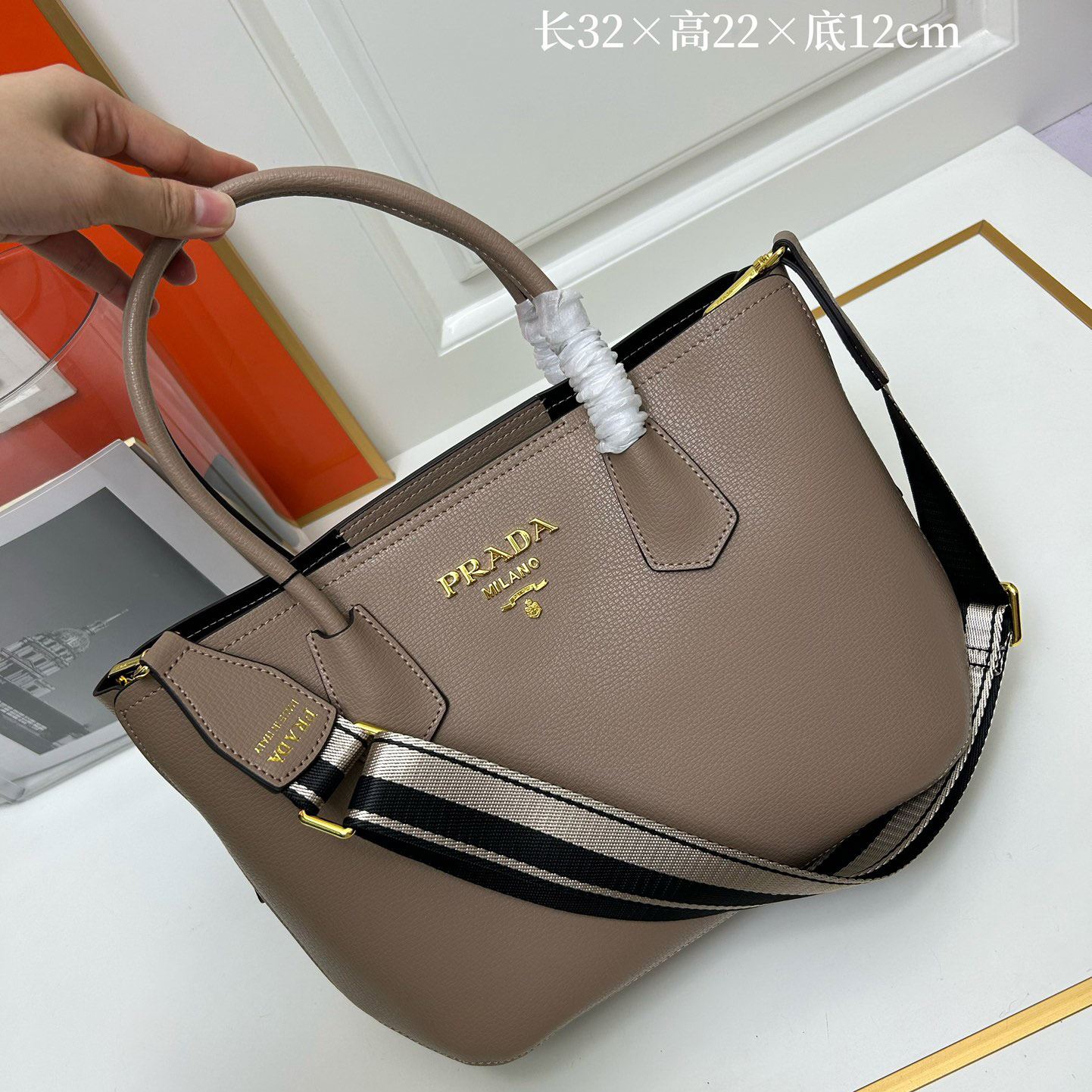 Pra*a shopping bags